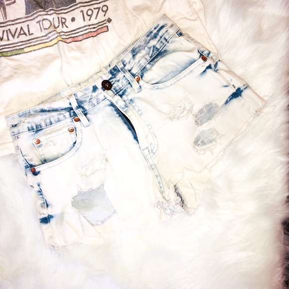 Bullhead Pants - Bullhead Denim high rise cheeky light wash shorts